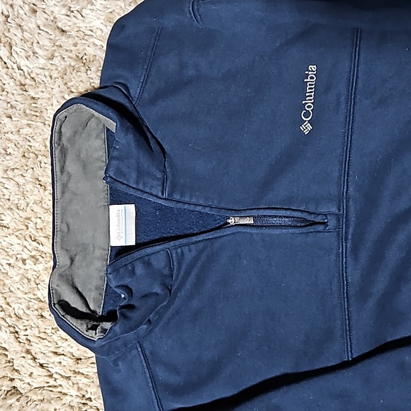 Columbia Sweatshirt - Picture 2 of 2